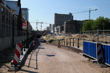 846912 Afbeelding van de werkzaamheden ten behoeve van de heraanleg van de Stadsbuitengracht langs de Catharijnekade te ...